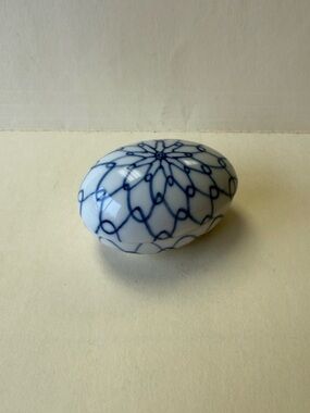Vintage Porcelain Blue & White Spirograph Design Egg Shaped Trinket Box.